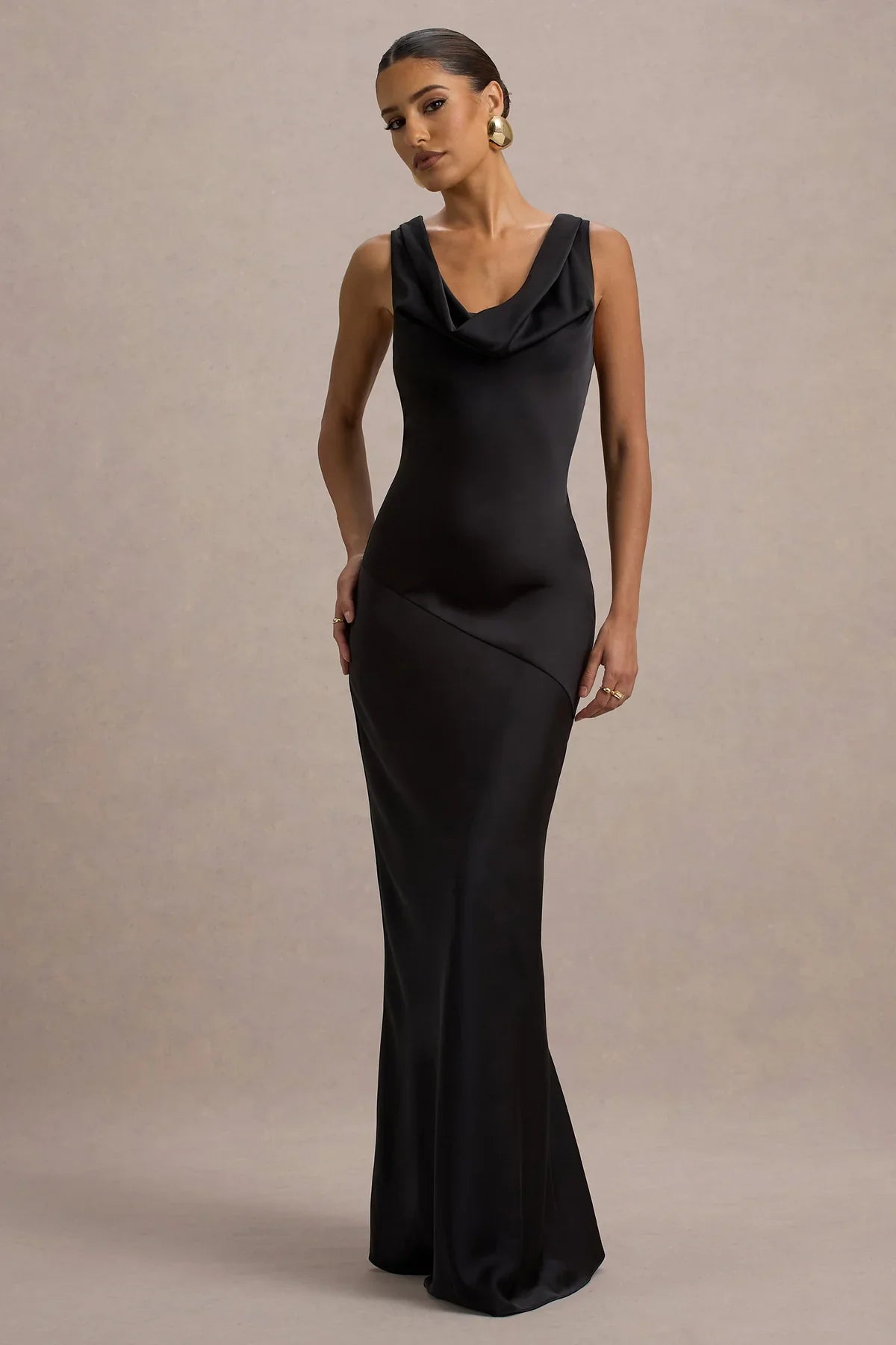 Sukienka Hannah Satin Maxi z dekoltem typu wodospad