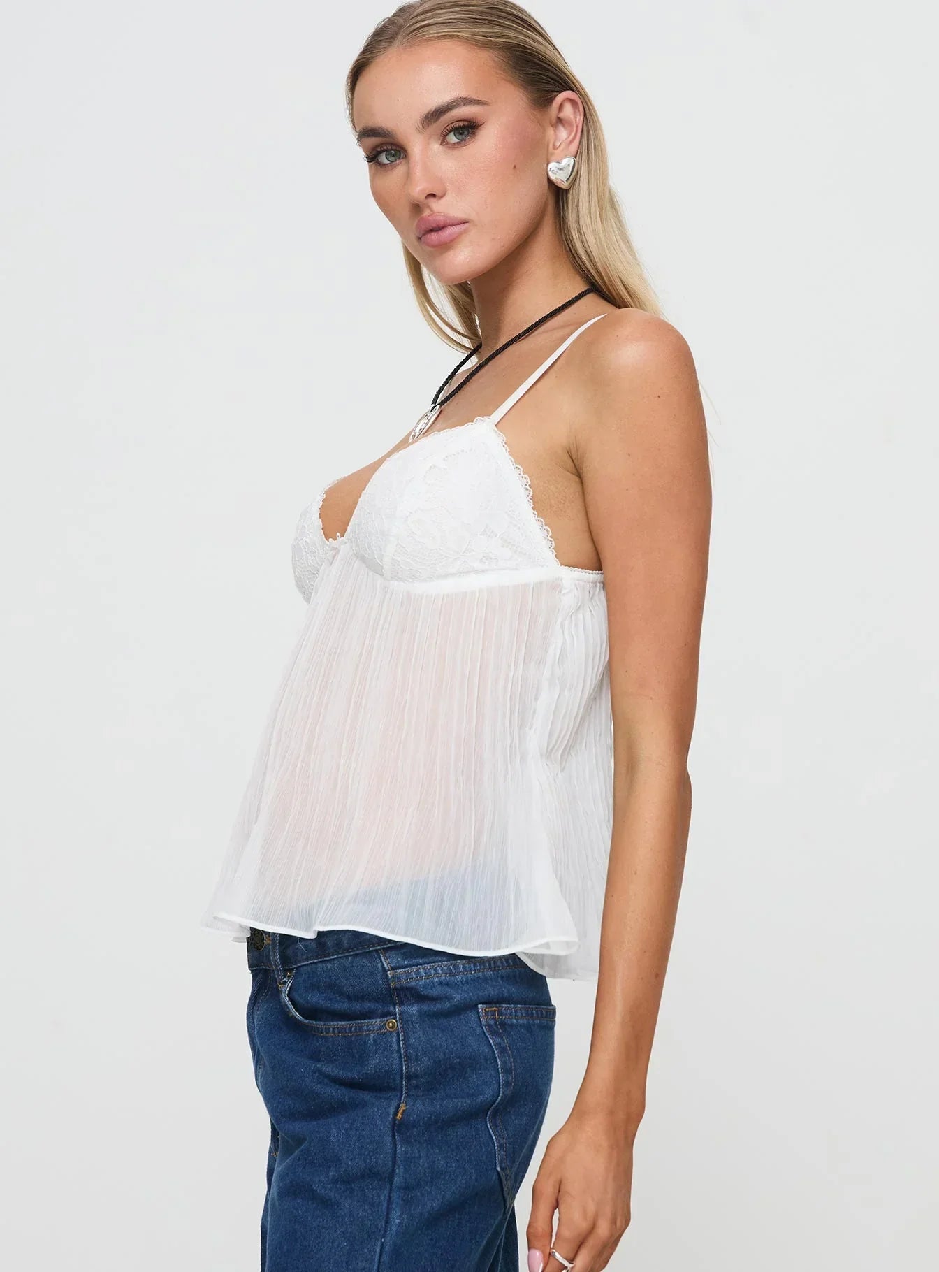 Koronkowy plisowany top – czysta biel