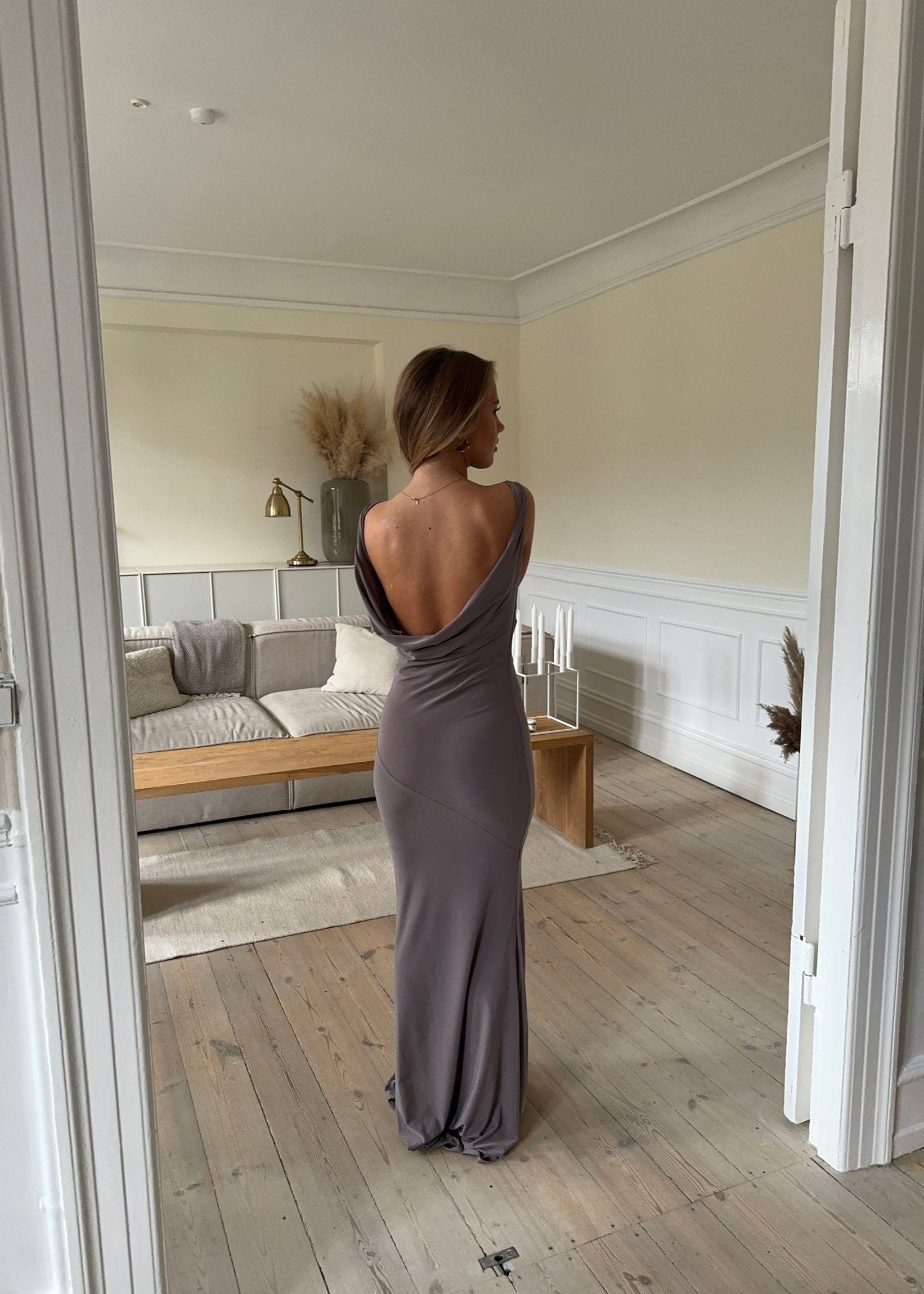 Emily | sukienka maxi z odkrytymi plecami
